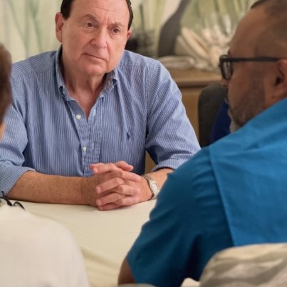 Sosúa, Puerto Plata. – El asesor turístico de Sosúa, Michel Brukier, participó en una reunión ju (2)